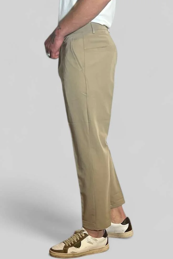 PANTALONE UOMO TASCA AMERICA SABBIA CON ABBOTTONATURA ALLUNGATA - immagine 2