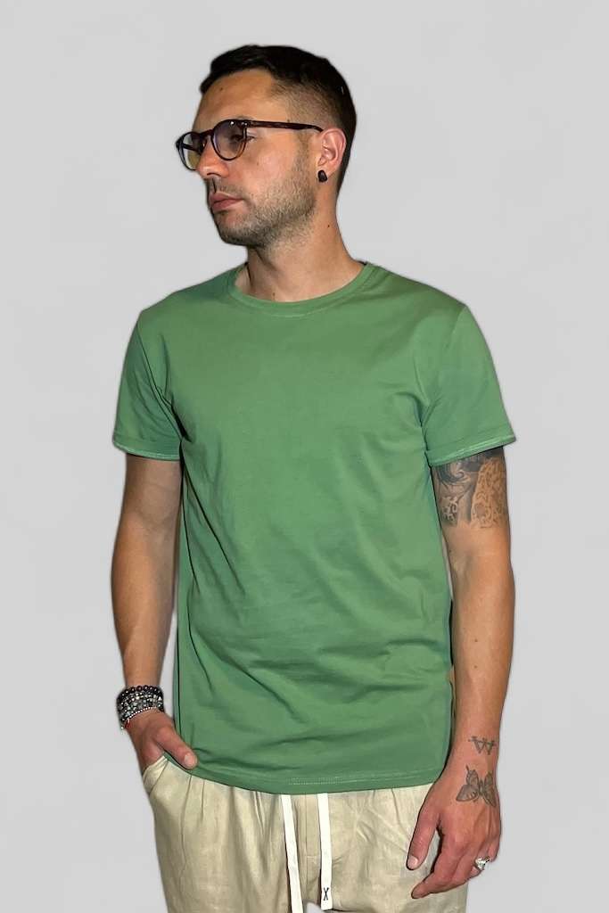 T-SHIRT UOMO BASIC IN COTONE-TINTA UNITA VERDE B.38