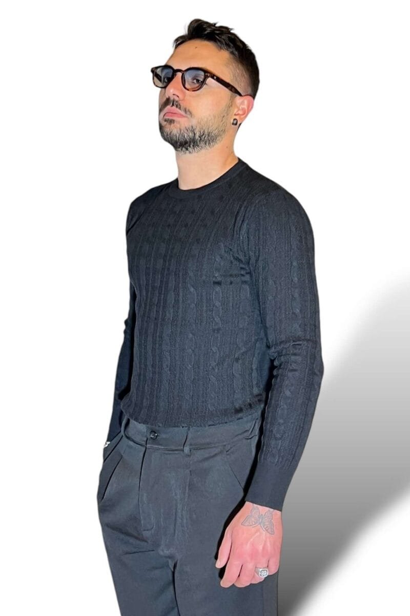 MAGLIONE GIROCOLLO CON TRECCE NERO - immagine 3