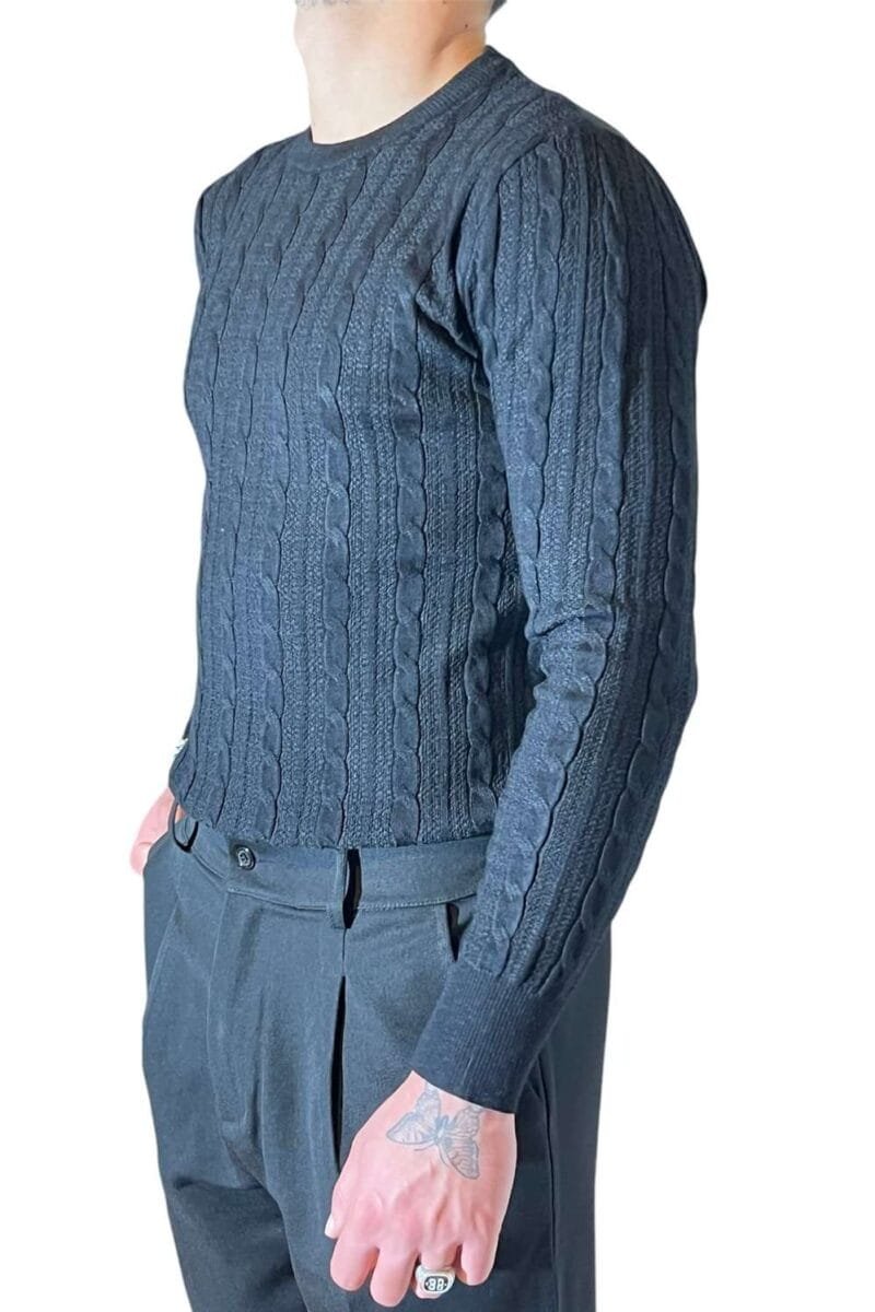 MAGLIONE GIROCOLLO CON TRECCE NERO - immagine 2