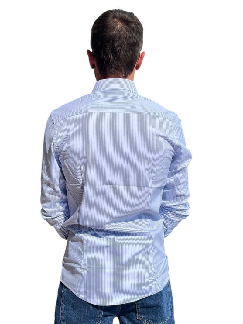 CAMICIA UOMO SLIM FIT A RIGHE BIANCHE E AZZURRE - immagine 2