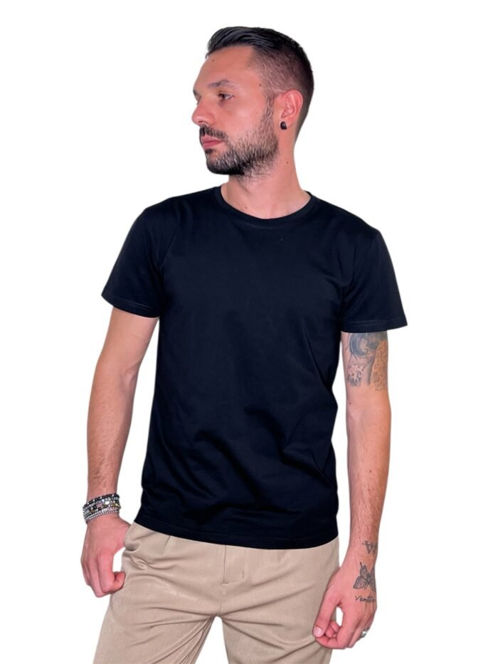 T-SHIRT BASIC IN COTONE NERO-MANICA CORTA