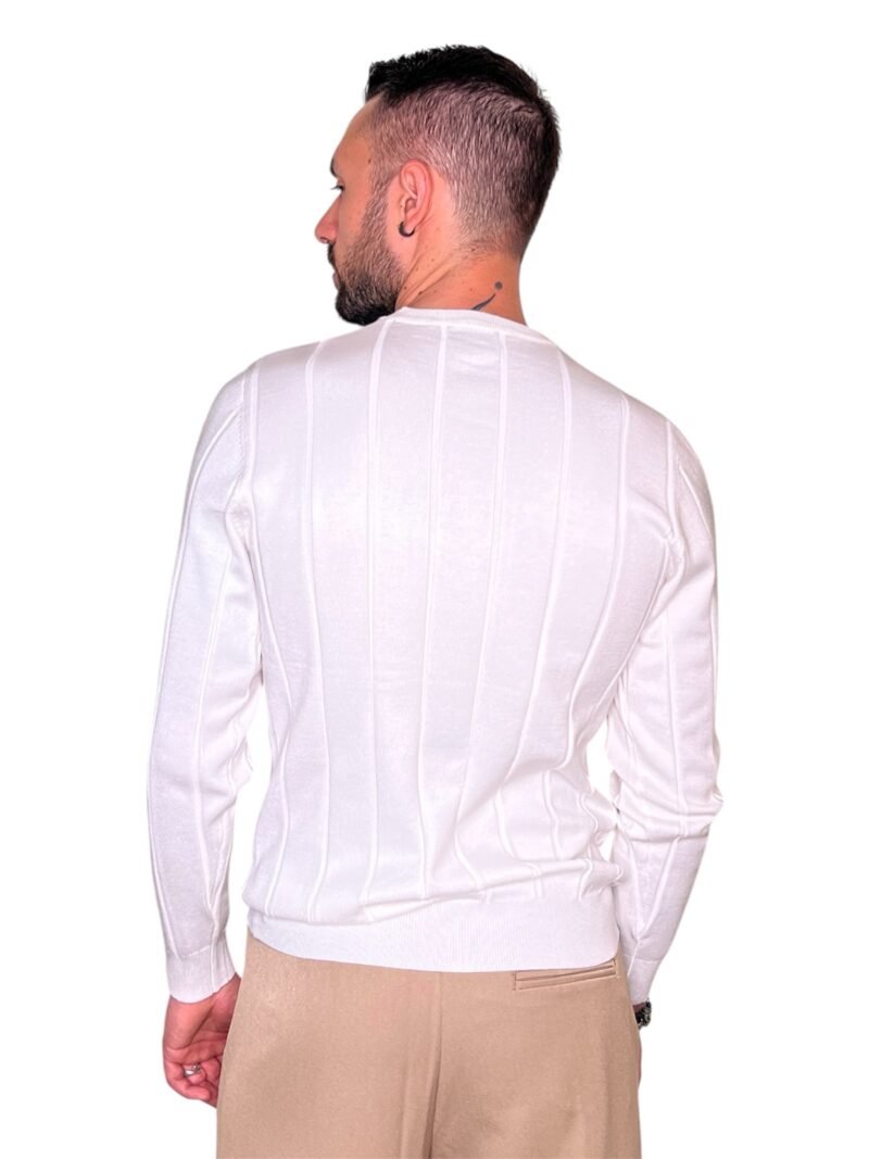 MAGLIONCINO GIROCOLLO BIANCO A COSTE VERTICALI - immagine 2