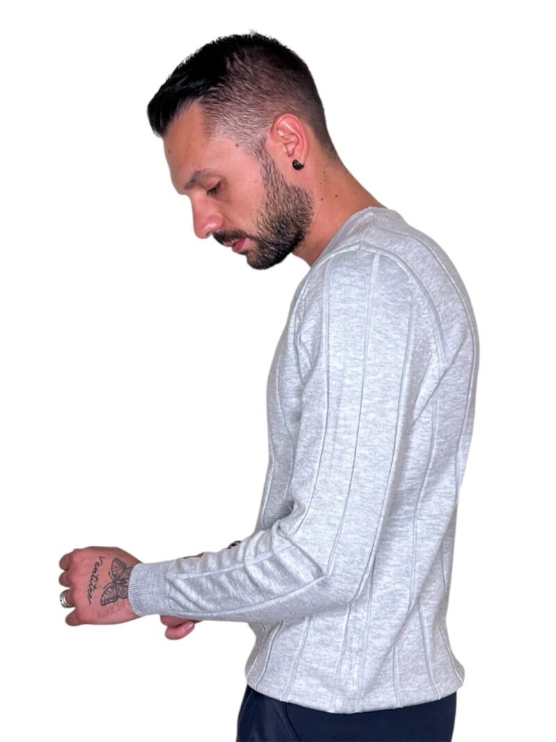 MAGLIONCINO GIROCOLLO GRIGIO CHIARO A COSTE VERTICALI - immagine 4
