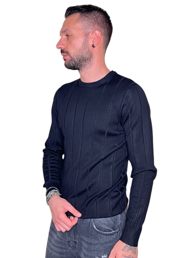 MAGLIONCINO GIROCOLLO NERO A COSTE VERTICALI - immagine 4