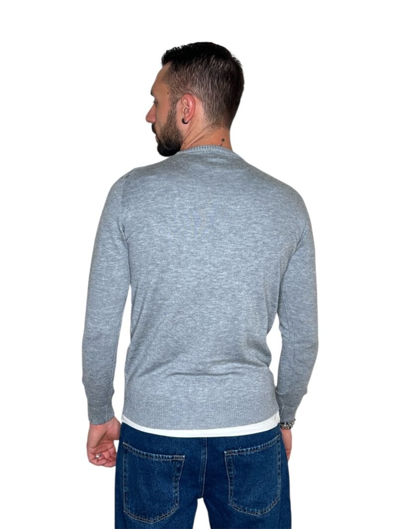 MAGLIONE UOMO GRIGIO A FANTASIA GEOMETRICA-GIROCOLLO SLIM FIT - immagine 2