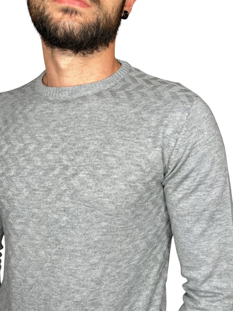 MAGLIONE UOMO GRIGIO A FANTASIA GEOMETRICA-GIROCOLLO SLIM FIT - immagine 3